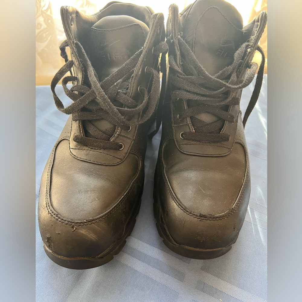 Nike Air Max Goadome, men’s black waterproof field boot, size 11
